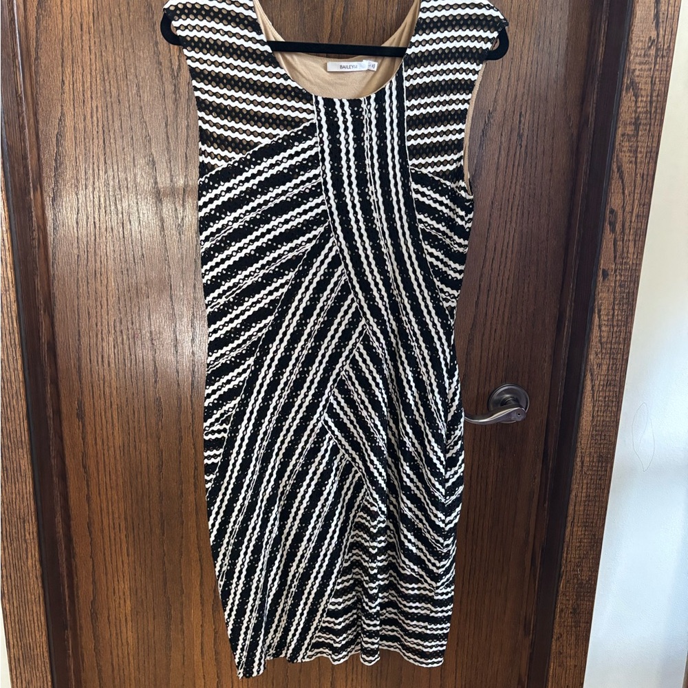 EUC SEXY BAILEY 44 Black White Bodycon Fitted Dress US L